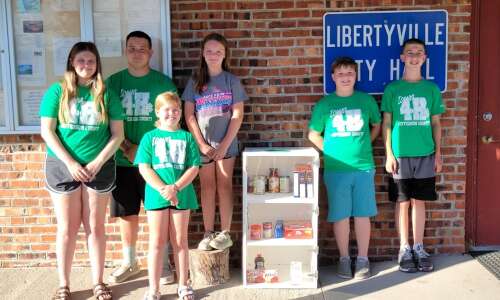 Leading Hands 4-H donates Little Free Pantry to Libertyville