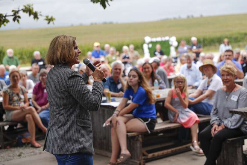 Can Iowa Democrats flip two U.S. House seats? Mathis, Bohannan rally supporters in Eastern Iowa