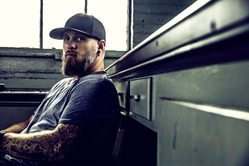 Brantley Gilbert singing a new song about life