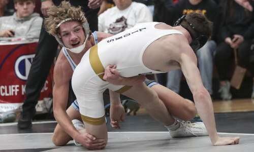 South Tama’s Logan Arp claims memorable victory, Independence title