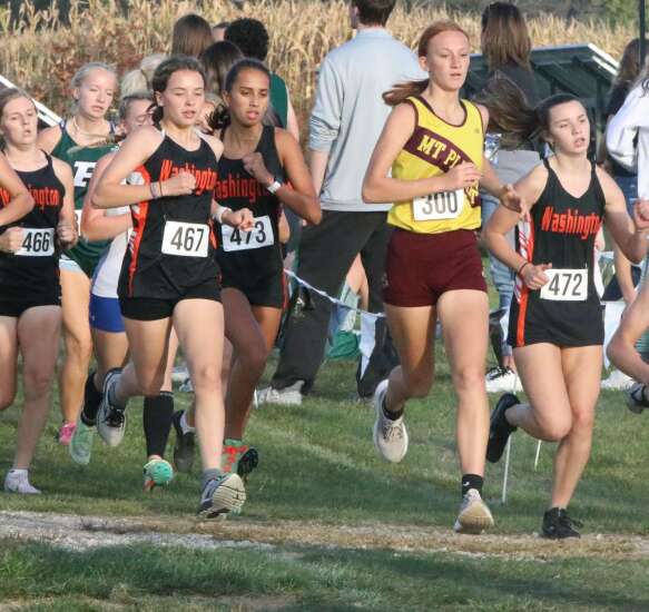 Washington cross-country sweeps 2nd places at Hillcrest meet