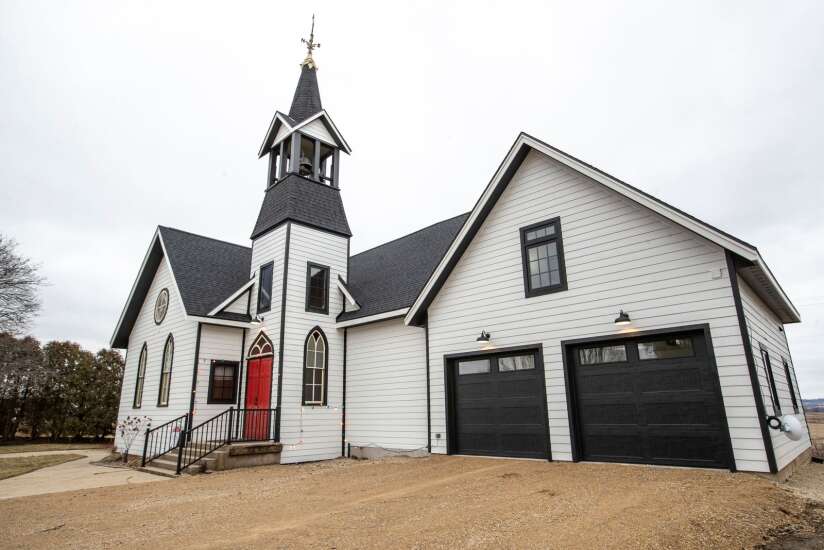 Former Eastern Iowa meteorologist, journalist convert church into Airbnb outside Galena