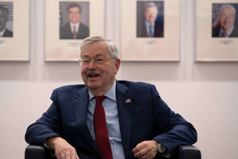 Terry Branstad’s latest venture offers advice on doing business in China