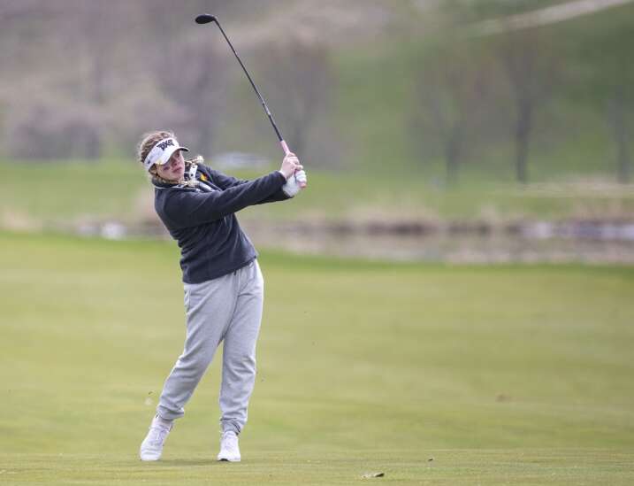 Iowa City Liberty’s Bella Pettersen battles through arthritis to win MVC Mississippi golf title