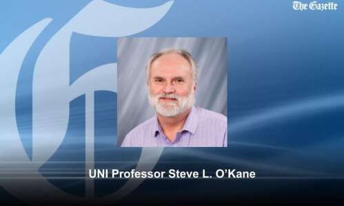 Northern Iowa professor back online, still insisting students mask