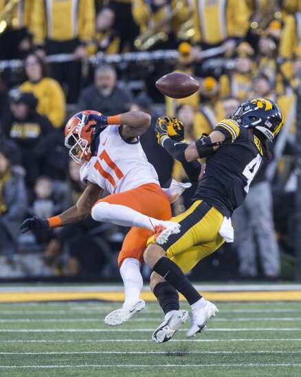 With 3 key secondary pieces out, Iowa Hawkeyes find contributions from others