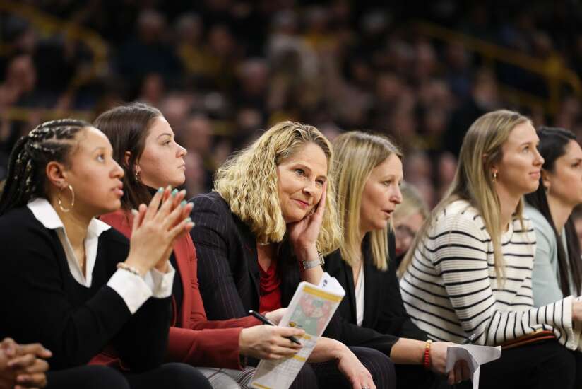 Applesauce, muffins ... and a 7th straight win for Iowa women’s basketball