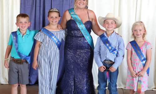 Clubb, Cason crowned 2022 Keokuk Co. Expo Little Miss and…