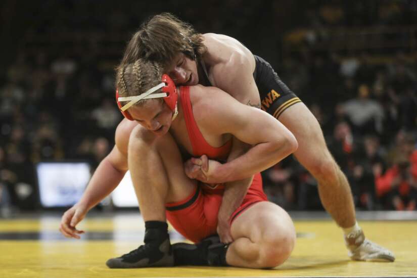 Cobe Siebrecht wows crowd with dominant performance in top-ranked Iowa wrestling’s dual win against No. 21 Princeton