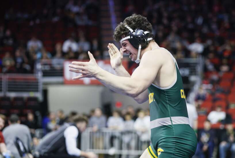 Iowa high school state wrestling 2022: First-round results, team scores and more