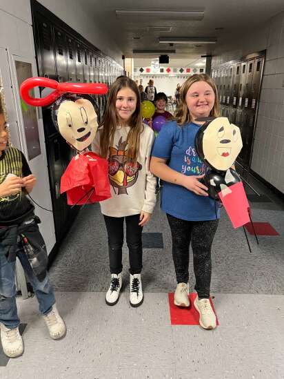 Pekin fifth and sixth graders create their own balloon floats