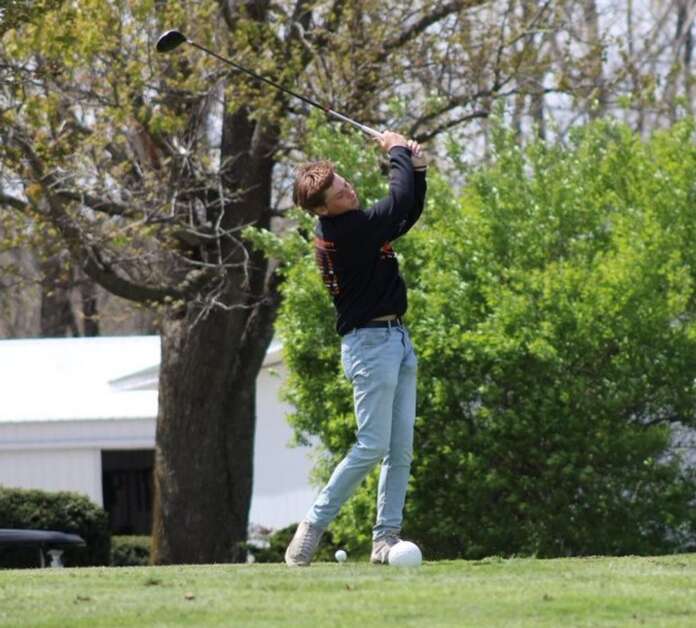 Van Buren County’s T.J. Jirak practices his swing before teeing off on a hole at the 2022 Southeast Iowa Super Conference boys golf meet. (Doug Brenneman/Fort Madison Daily Democrat)