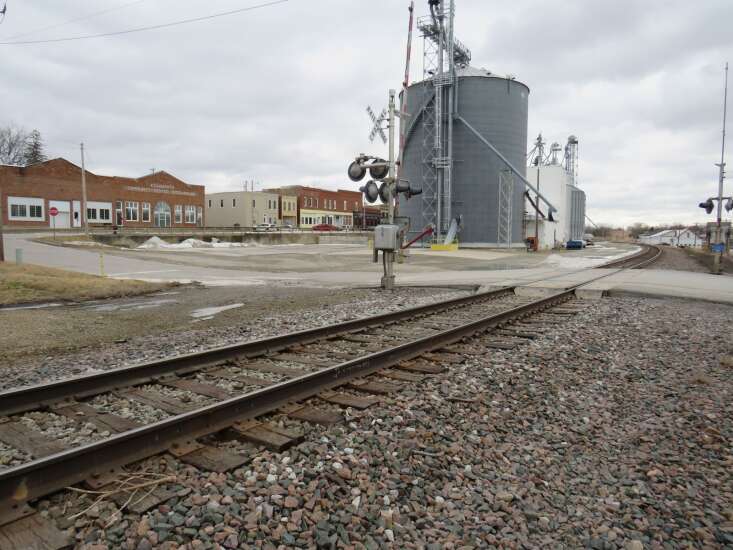 Residents weigh noise, safety of train traffic