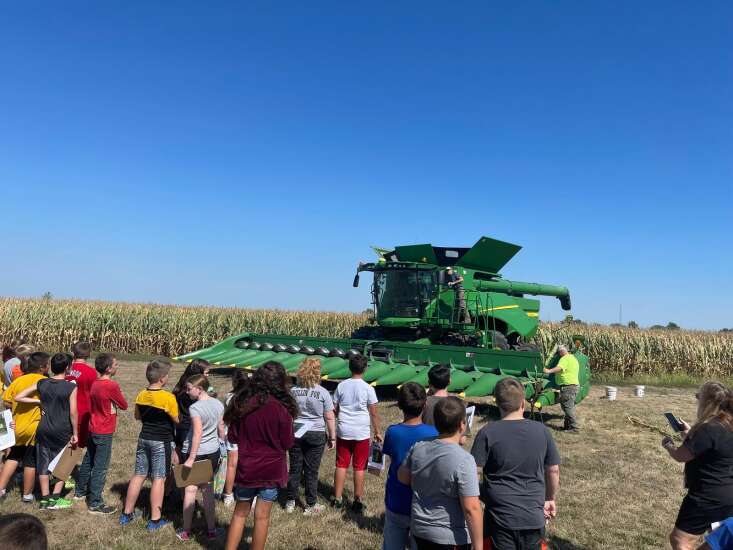 Pekin fifth grade learns about agriculture