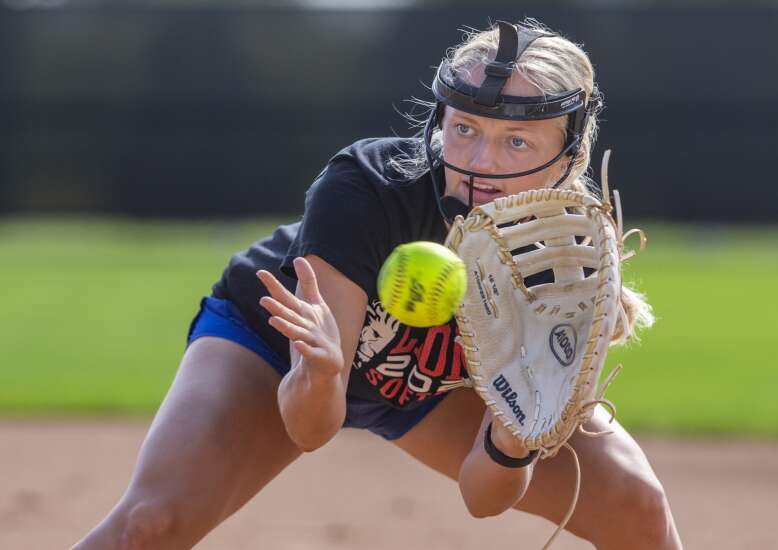 Behind its all-senior infield, Linn-Mar is ‘going for it’ at state softball