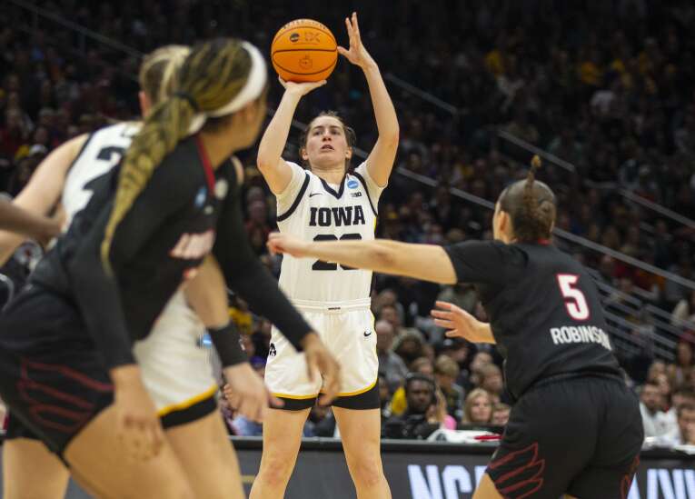 Photos: Iowa advances to Final Four after defeating Louisville 97-83