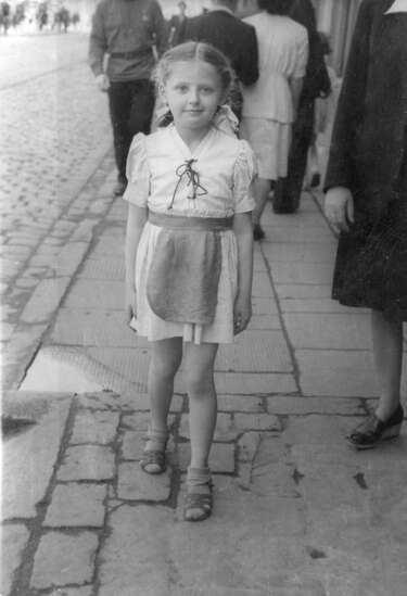 Holocaust survivor recalls childhood years in Auschwitz
