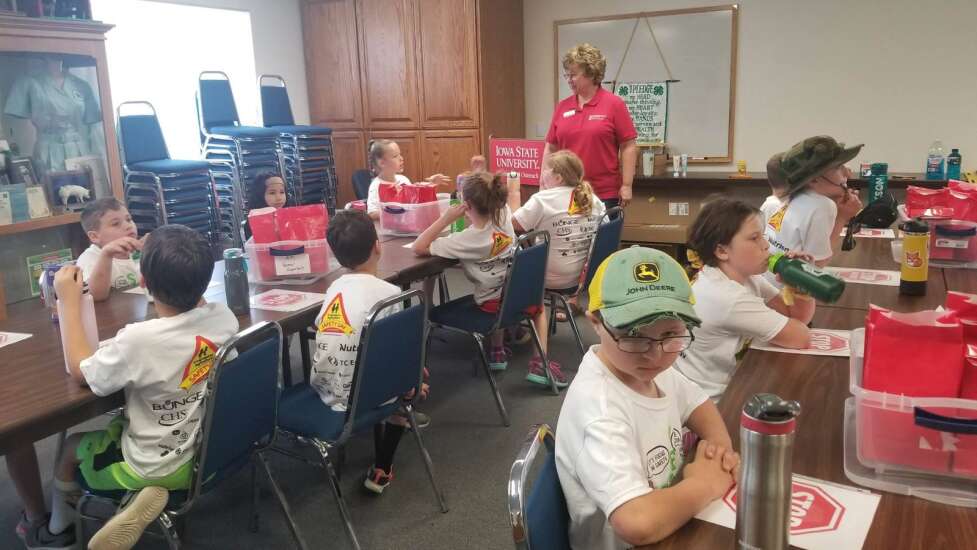 Second-graders learn about safety with Washington County Extension