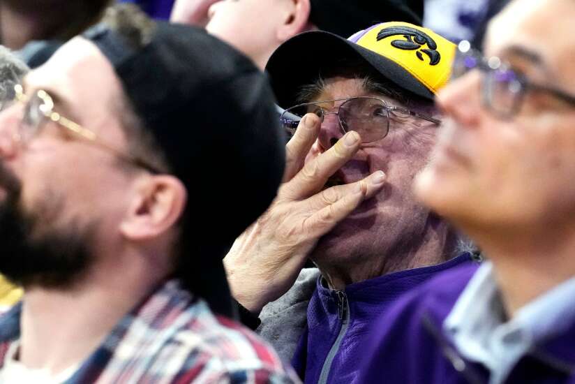 A clank-filled clunker: Hawkeye men get clobbered by white-hot Wildcats