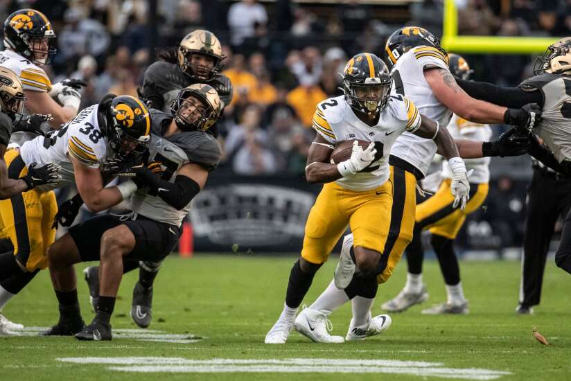 Iowa offense now complements its defense instead of insulting it 