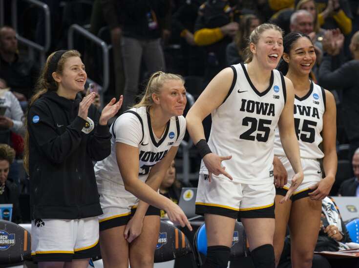 Iowa vs. Louisville NCAA women’s basketball Elite Eight box score, highlights, live updates recap