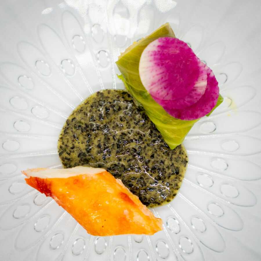 King crab, cabbage and seaweed