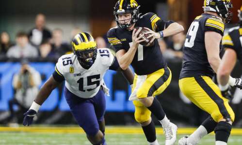 Iowa’s offense shows lackluster results, regardless of quarterback