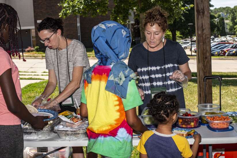 Iowa City church serves free lunch for Pheasant Ridge neighborhood kids