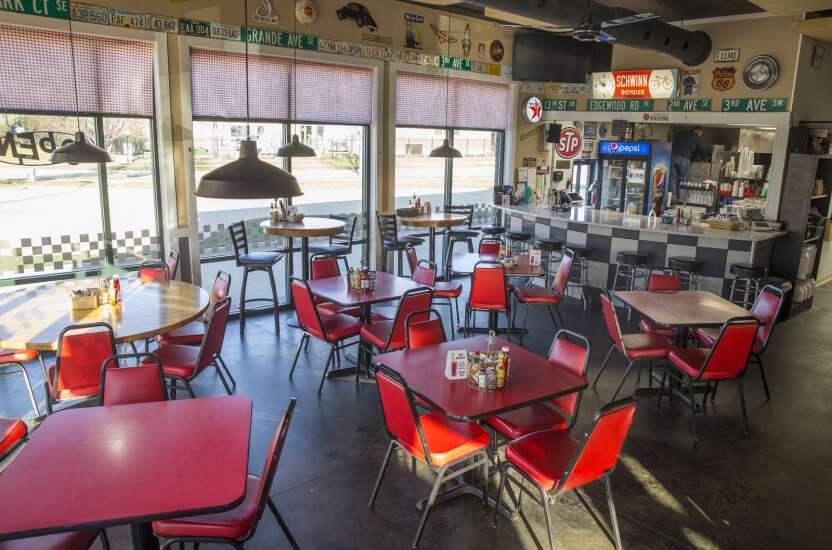 Cruz’s Cafe serving breakfast in former Riley’s Cafe in Cedar Rapids