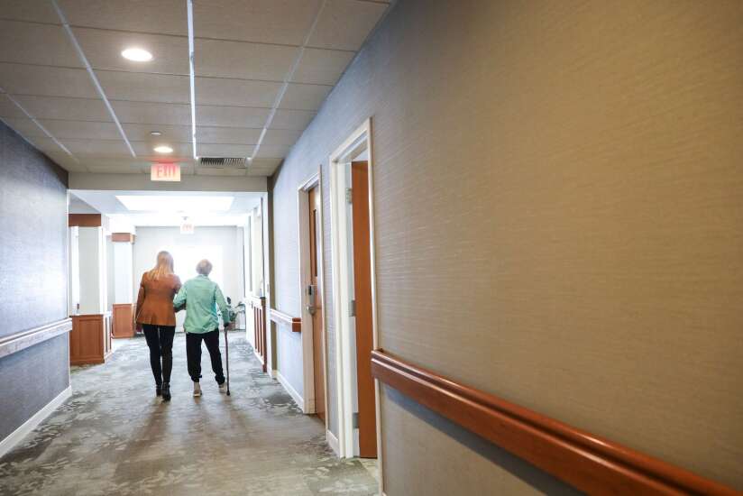 Hospice volunteers in Eastern Iowa provide the power of presence as pandemic presses on