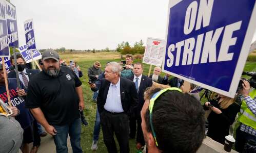 On Iowa Politics Podcast: A second look at redistricting and UAW strike