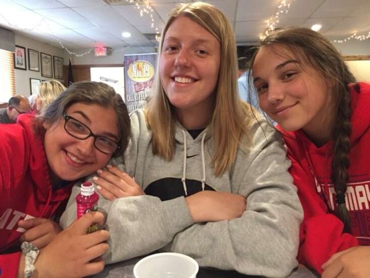 Czinanos’ sisterly love will take a back seat Thursday as Iowa women’s basketball faces Minnesota