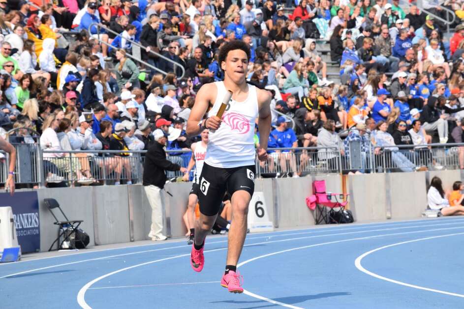 New London’s Brigham Porter runs the third leg of the Tiger’s seventh-place distance medley  at the Iowa High School Track and Field Championship at Drake Stadium. (Hunter Moeller/The Union)