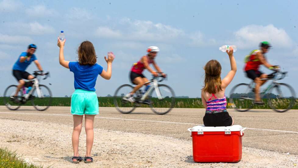 RAGBRAI rolls through Anamosa