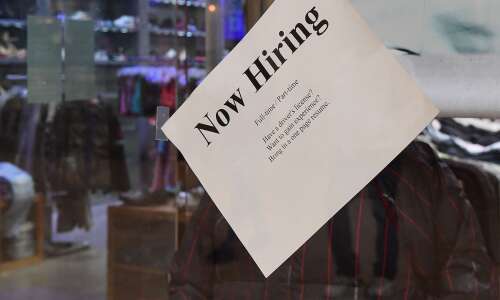 U.S. jobless claims rise by 7,000