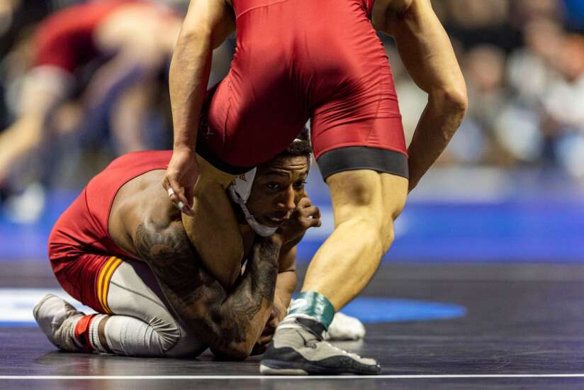 Iowa and Iowa State experience mix of drama and domination as NCAA wrestling roller coaster begins