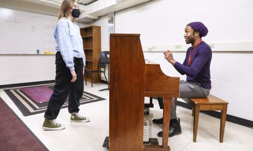 Opera singer giving free lessons to Washington High students