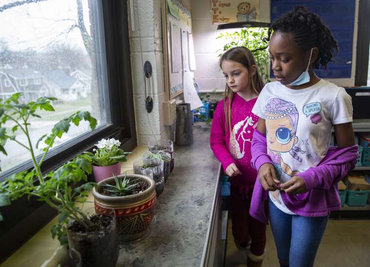 Cedar Rapids students learn to help environment with ‘green teams,’ share lessons for Earth Day