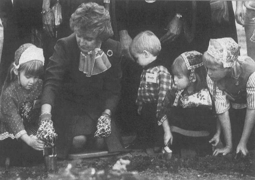 Princess Margriet of the Netherlands helps children plant tulips Oct. 1, 1997, in the Scholte Gardens in Pella. The princess and her husband, Pieter van Vollenhoven, took part in the dedication of statues depicting Dutch immigrants as part of the town’s sesquicentennial celebration. (Gazette archives) 