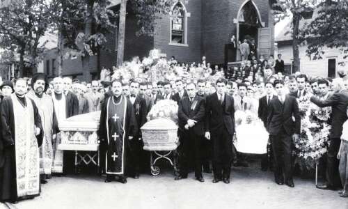 1,500 attend Kacere funeral in Cedar Rapids in 1933