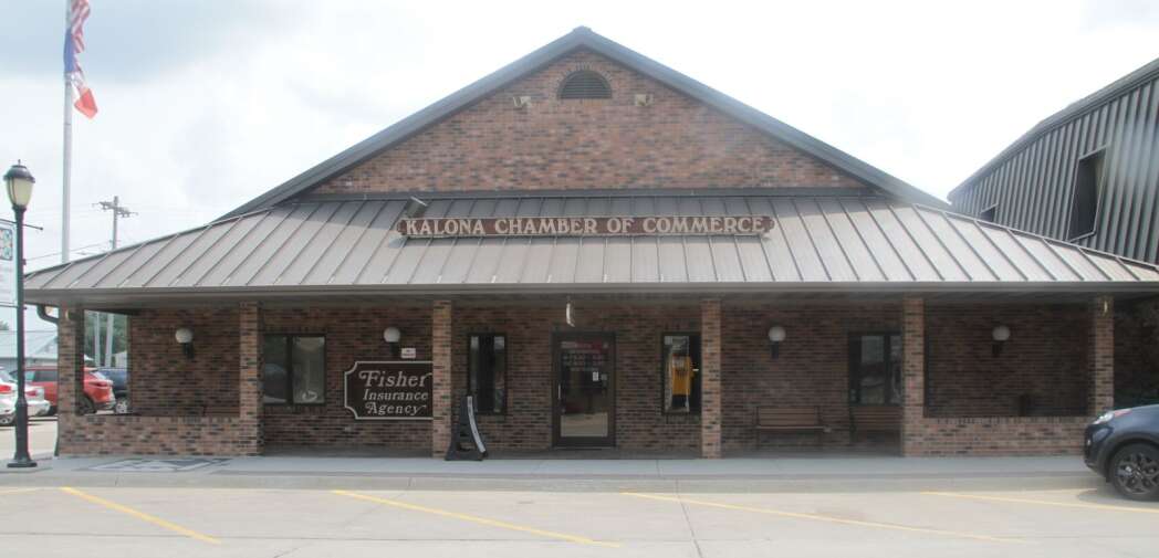 Familiar faces take helm of Kalona Chamber of Commerce