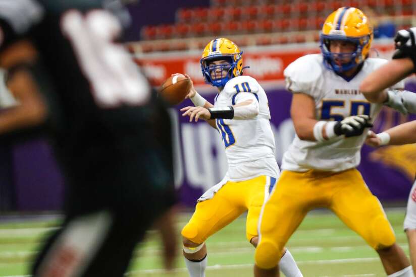 Photos: Williamsburg vs. Dubuque Wahlert in Class 2A state football semifinals