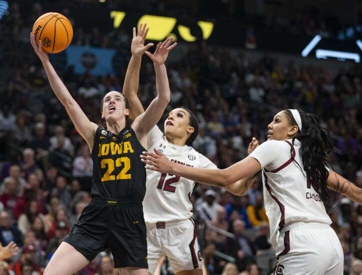 Now everyone knows: No moment is too big for Caitlin Clark and Hawkeyes 