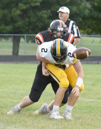 Van Buren County football licks Louisa-Muscatine