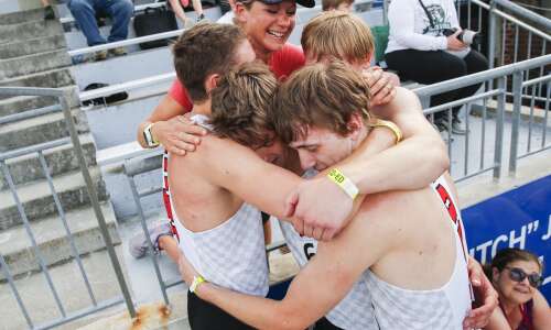 Western Dubuque ‘executes,’ wins 3A boys’ state track 4x800