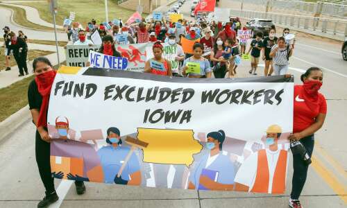 Iowa City considers aid to undocumented workers