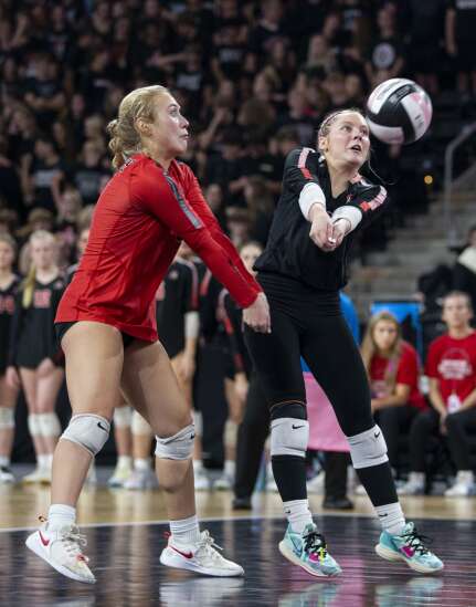 Photos: Sioux Center vs. Davenport Assumption in Class 3A state volleyball championship
