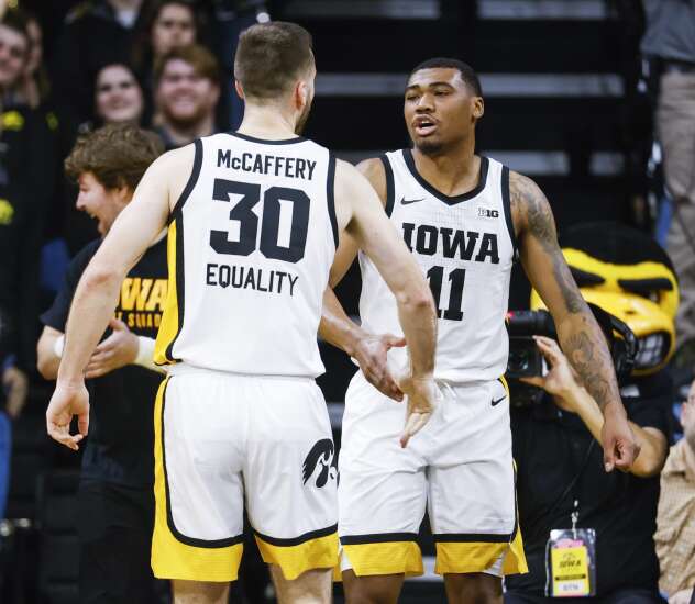 Hawkeye guards keep Maryland at bay for fourth-straight win 
