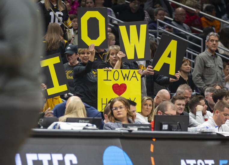 Photos: Iowa advances to Final Four after defeating Louisville 97-83