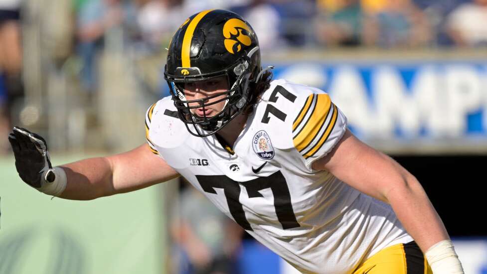 How ‘sliding scale’ for Iowa’s offensive line competition in 2022 works
